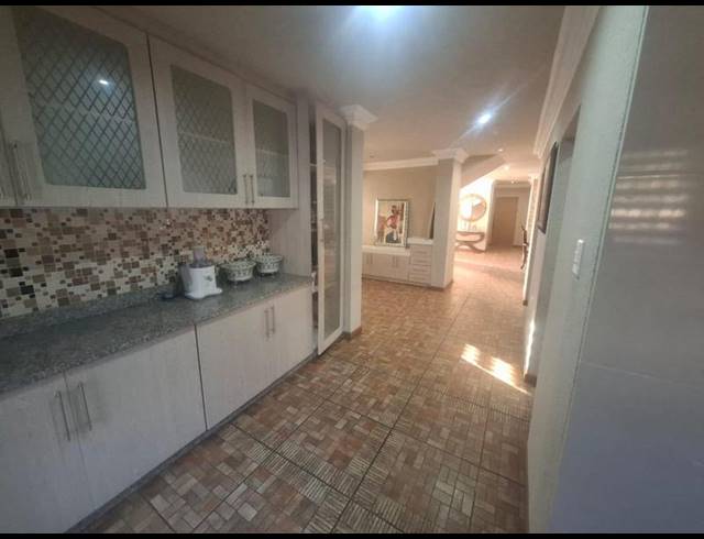 5 BEDROOM HOUSE FOR SALE IN AMANDASIG